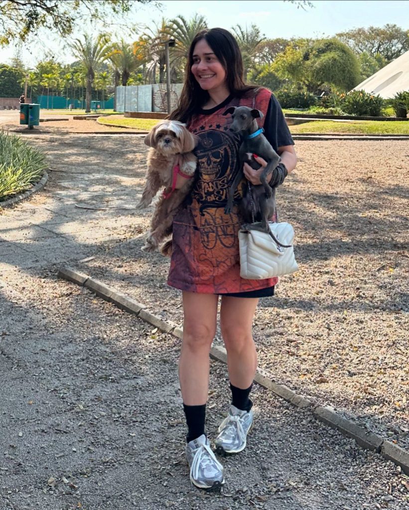 Alessandra Negrini dá a conhecer os seus musculos