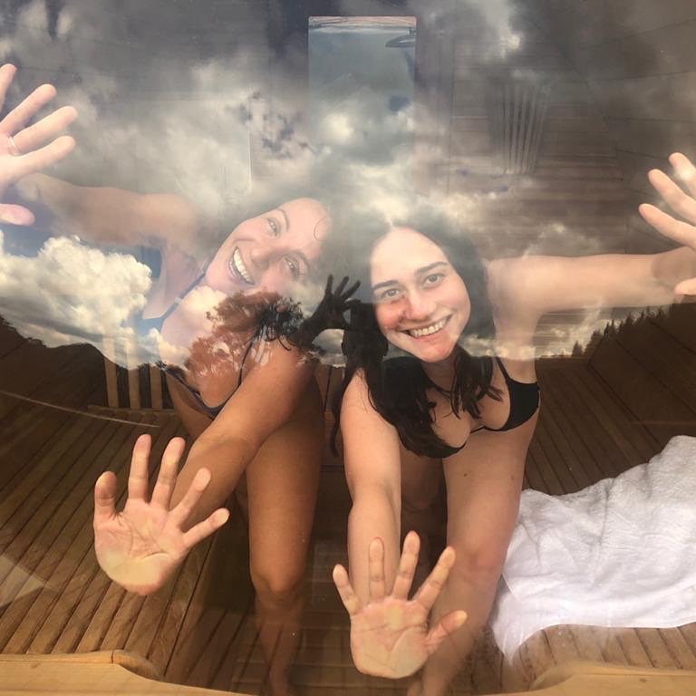 Alessandra Negrini sorri nua