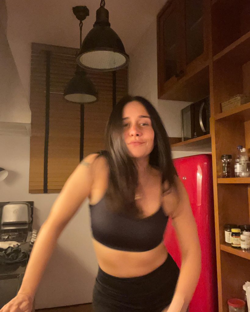 Alessandra Negrini vê nua