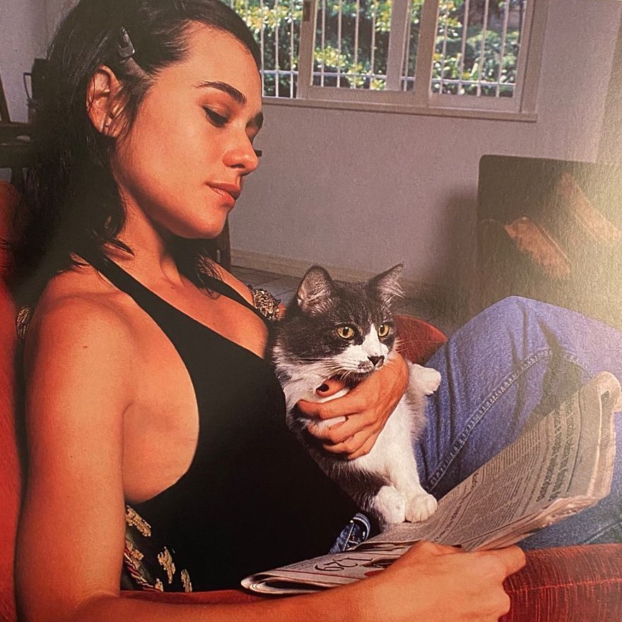 Alessandra Negrini vê rabo