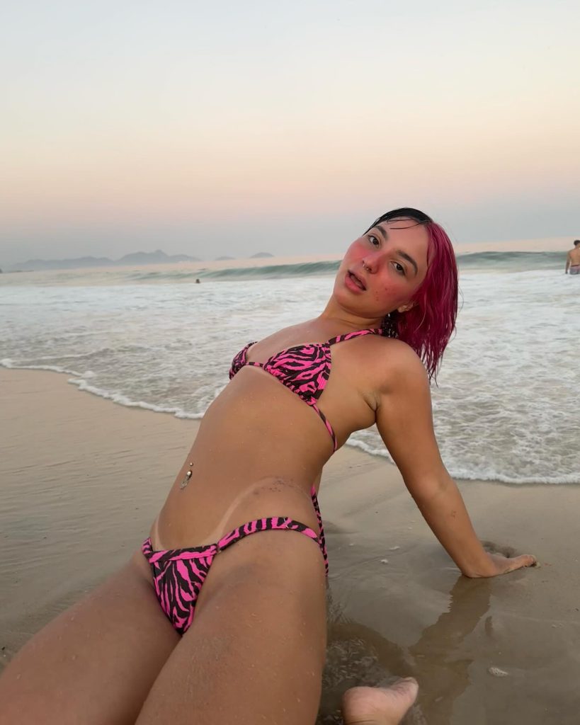 Belle Belinha feurig brüste