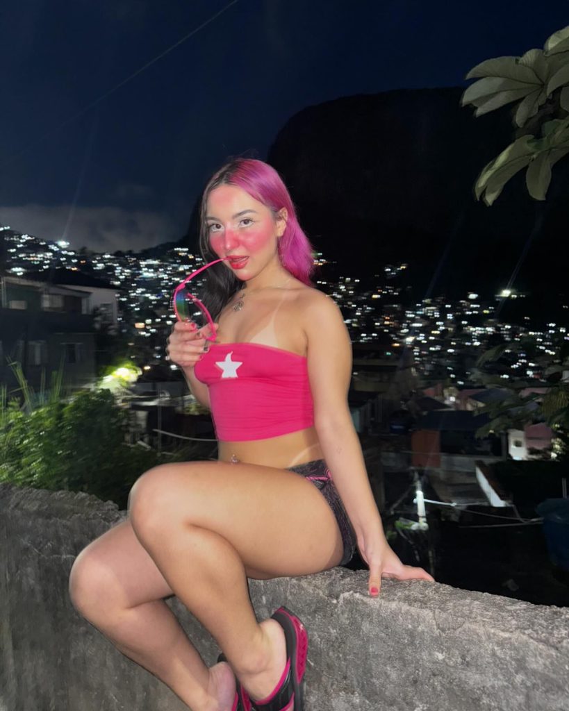 Belle Belinha linda biquíni