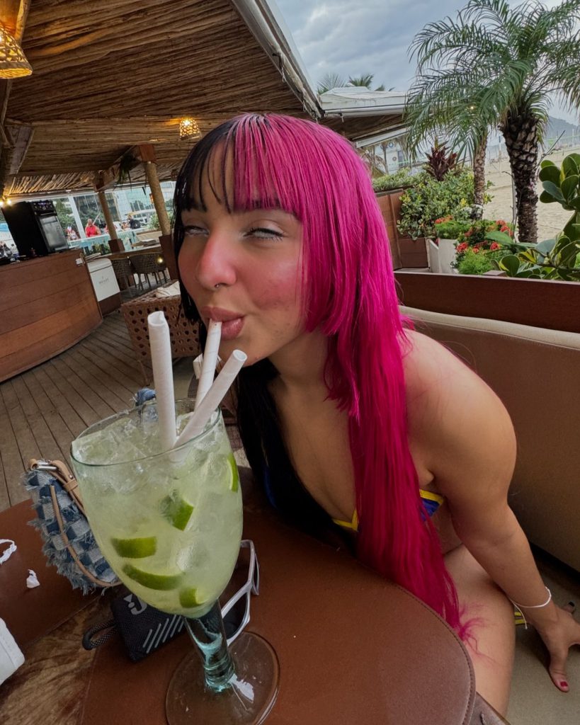 Belle Belinha modelliert sexy