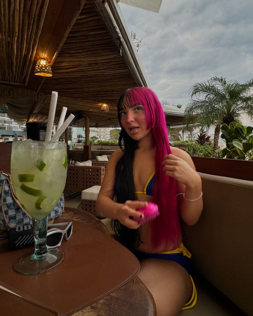 Belle Belinha modelling arsch