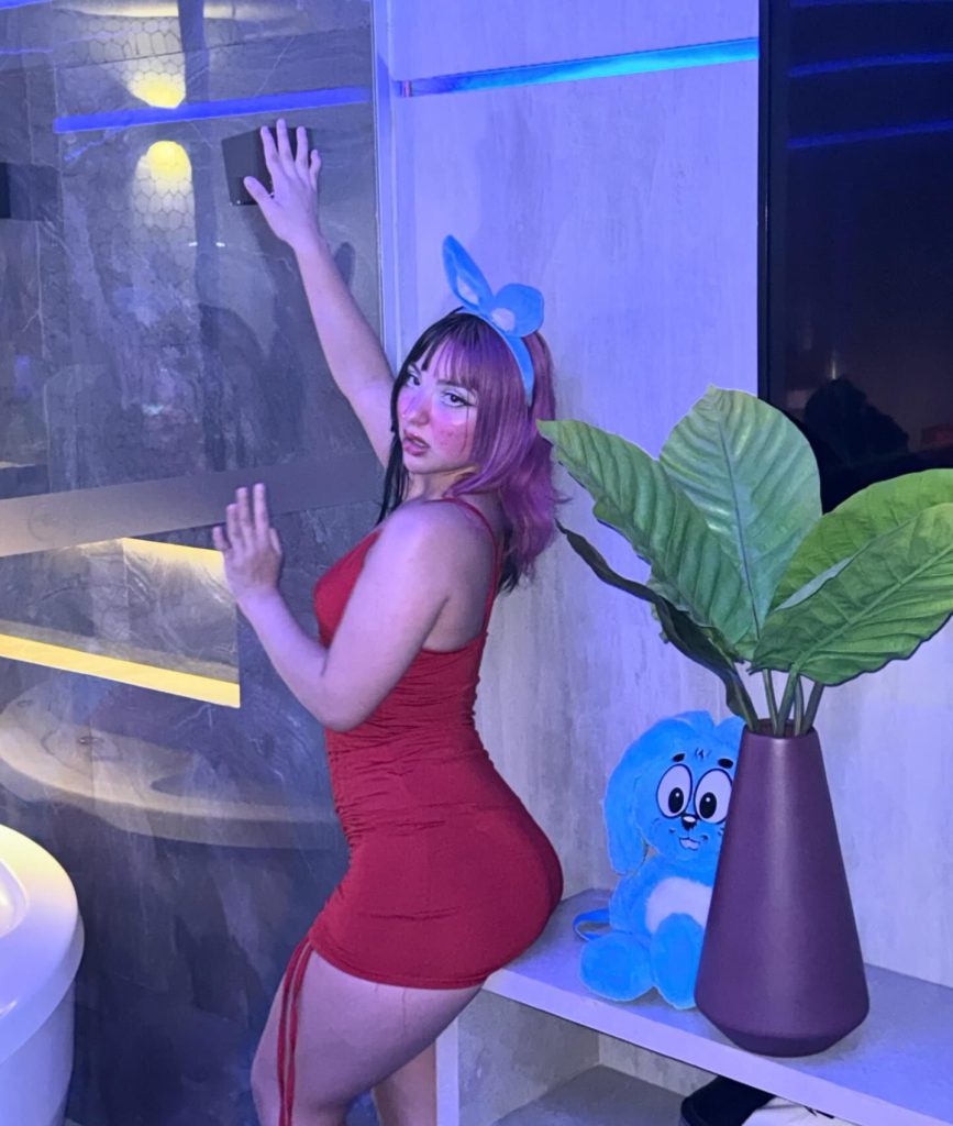 Belle Belinha parece nua