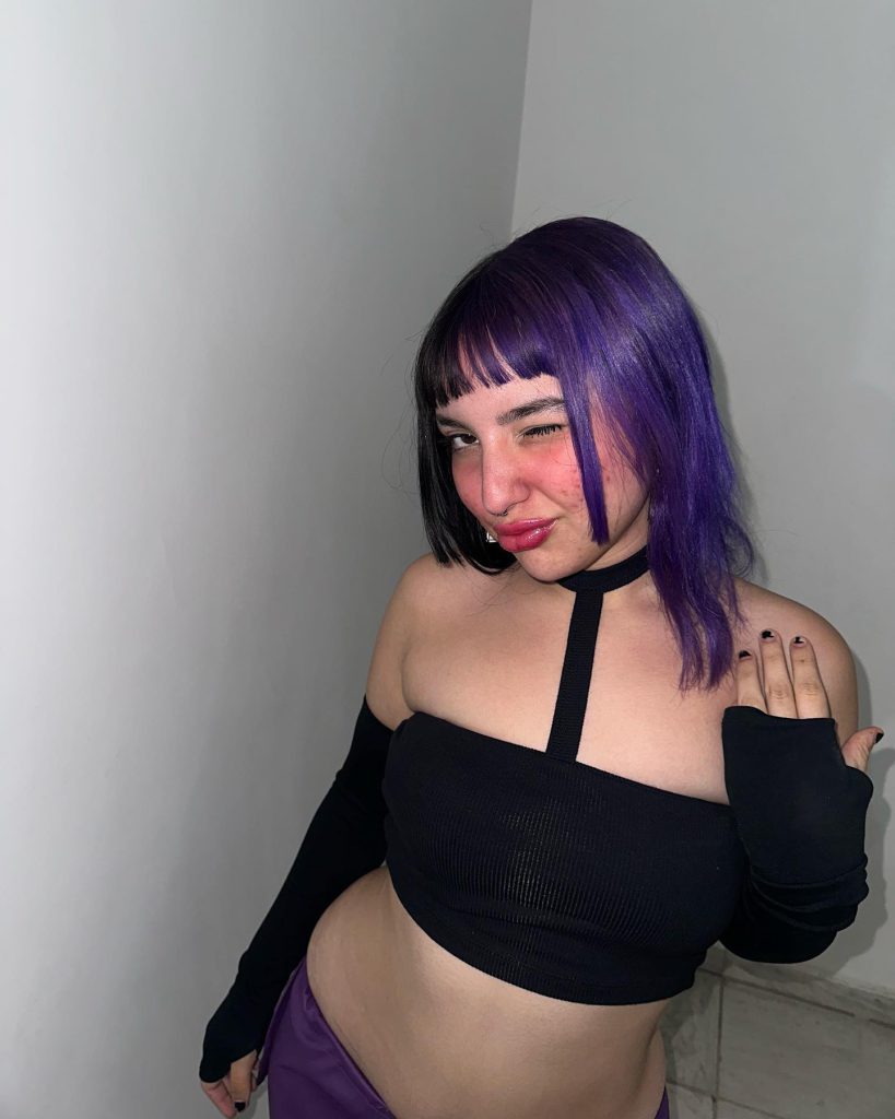 Belle Belinha posa de rabo