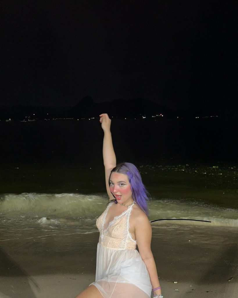 Belle Belinha poses quentes xxx