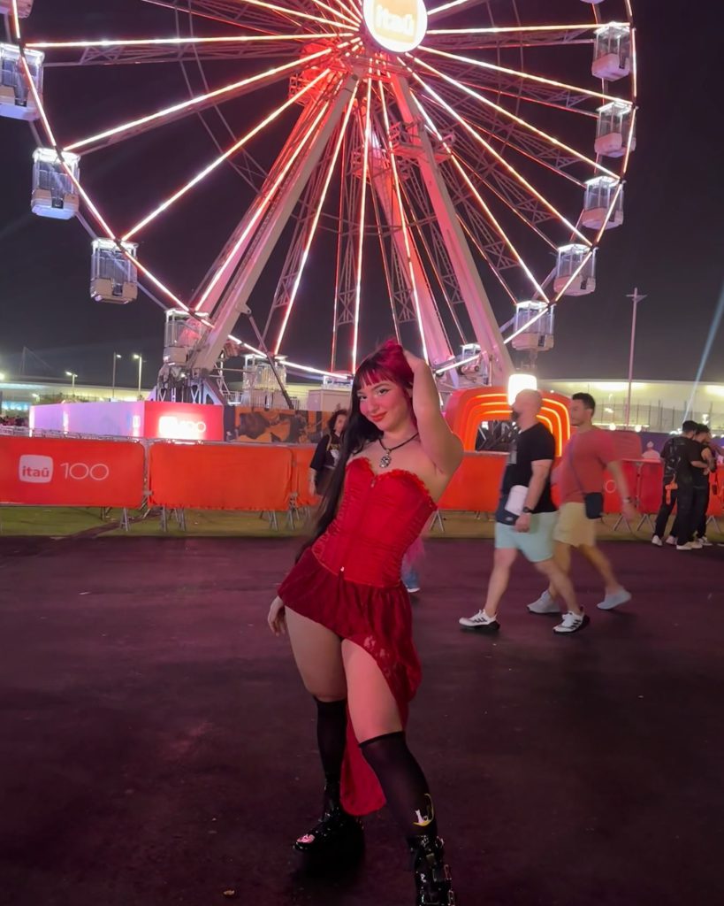 Belle Belinha schildert feuer brüste