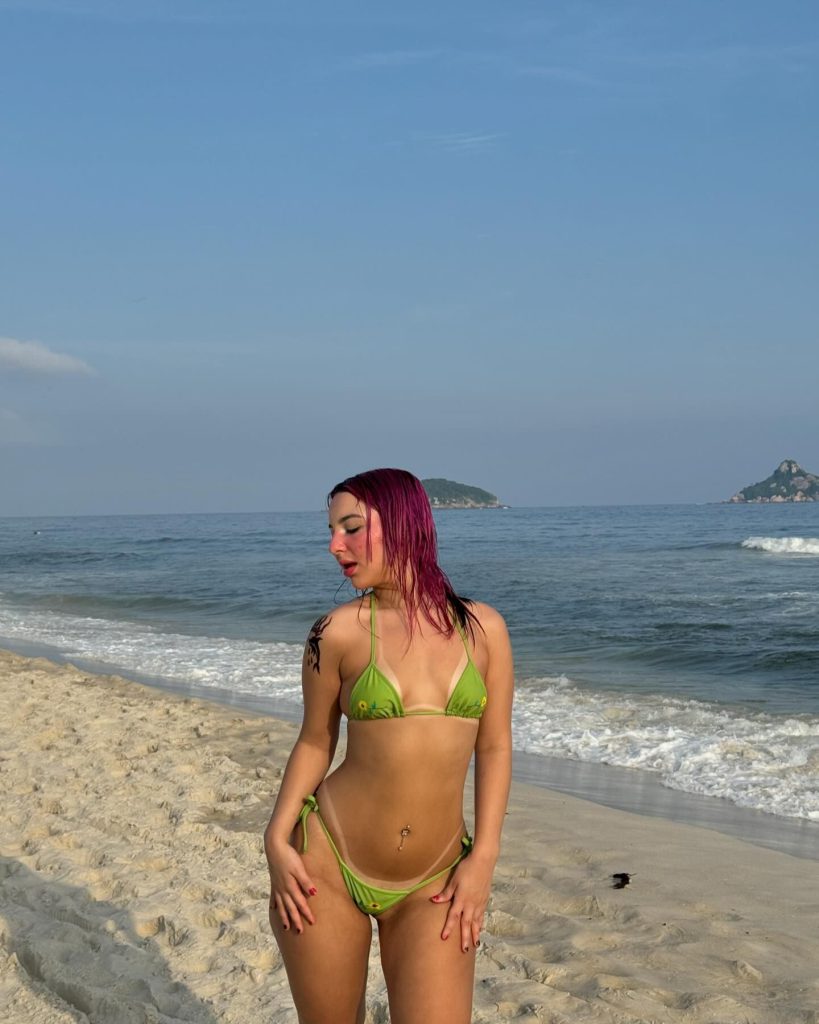 Belle Belinha um novo Brüste