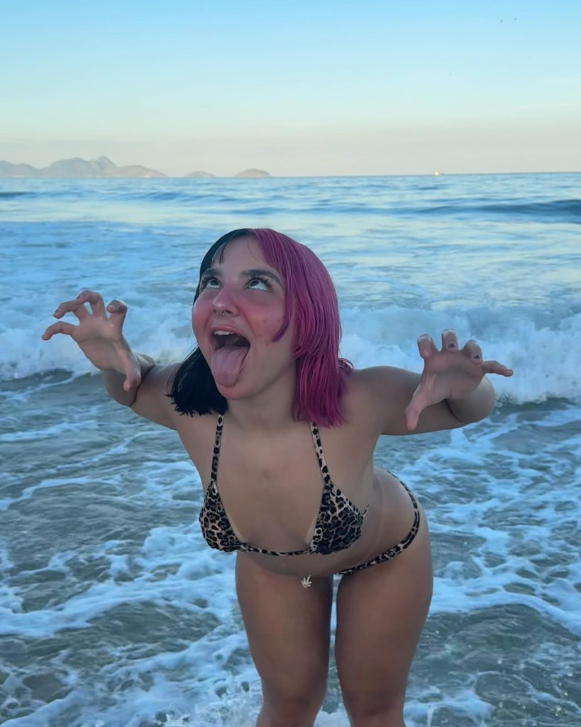 Belle Belinha vê cenas de sexo