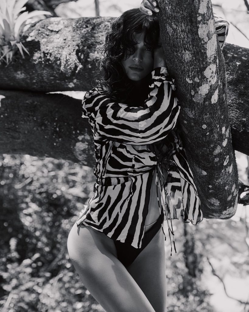 Bruna Marquezine poses quentes xxx