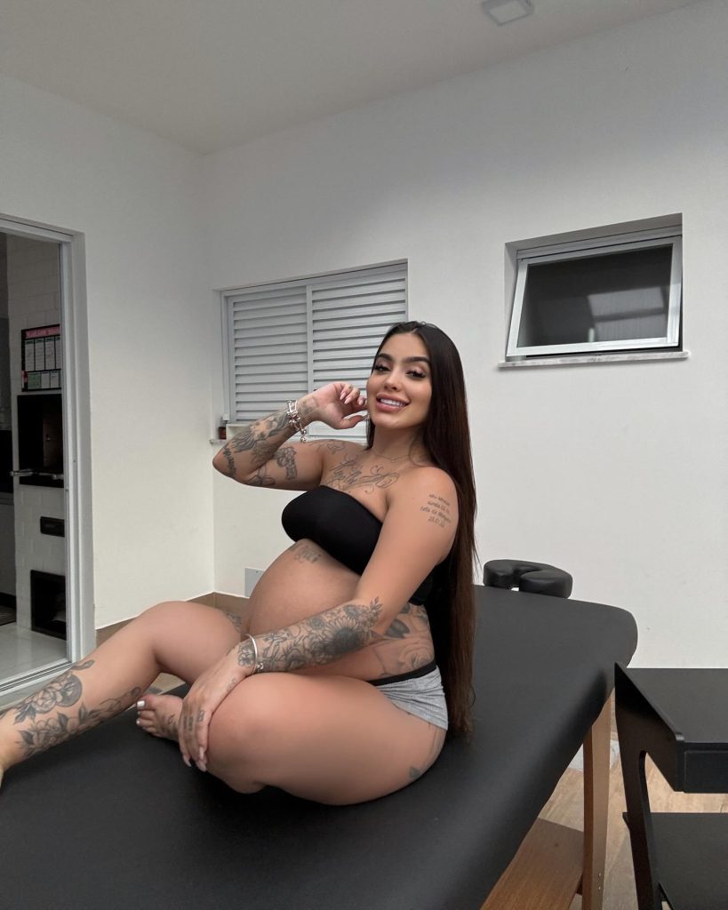 Mc Mirella posa xxx porno