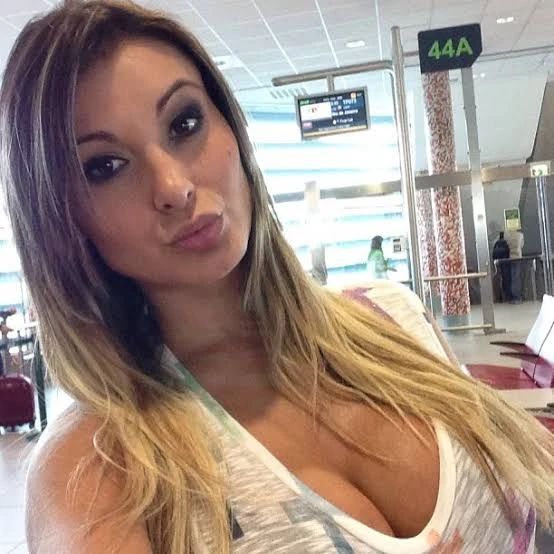 Andressa Urach modelliert nackt