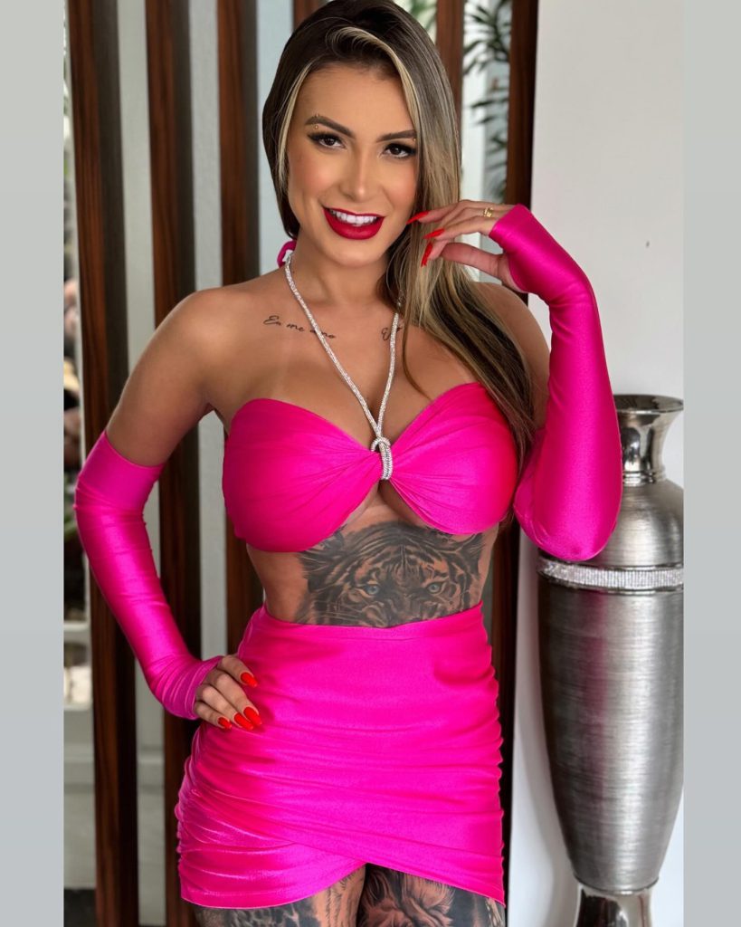 Andressa Urach vê porno xxx