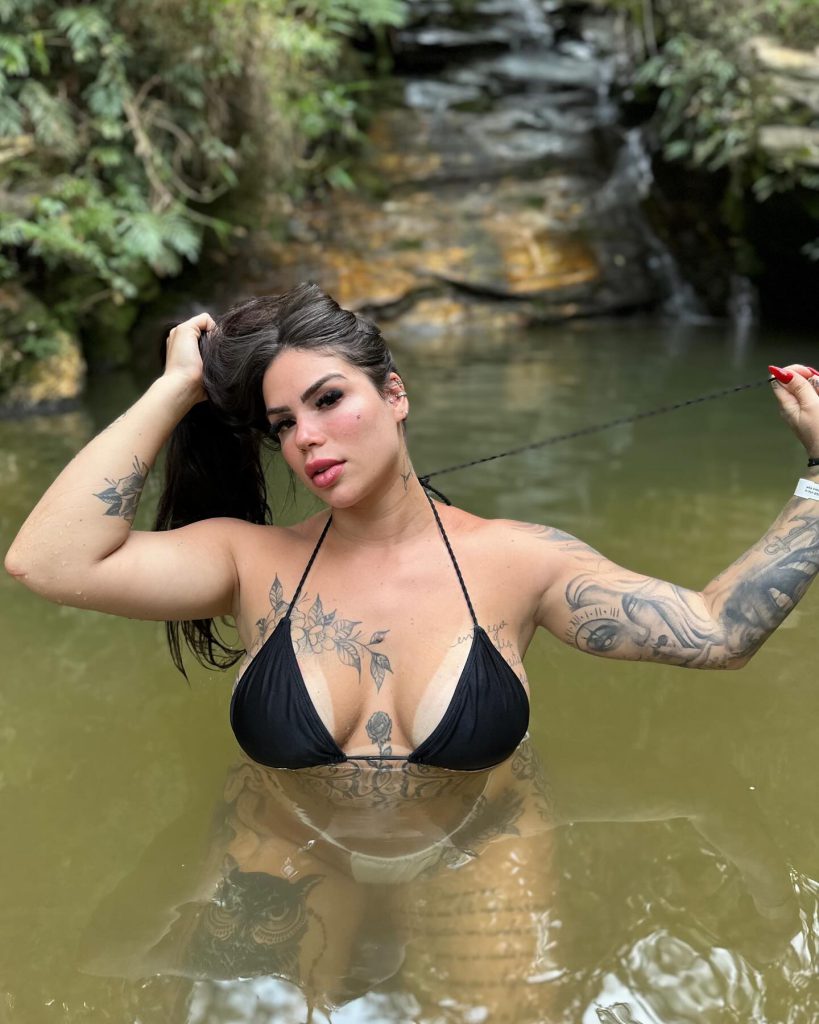 Anny Alves vê cenas de sexo