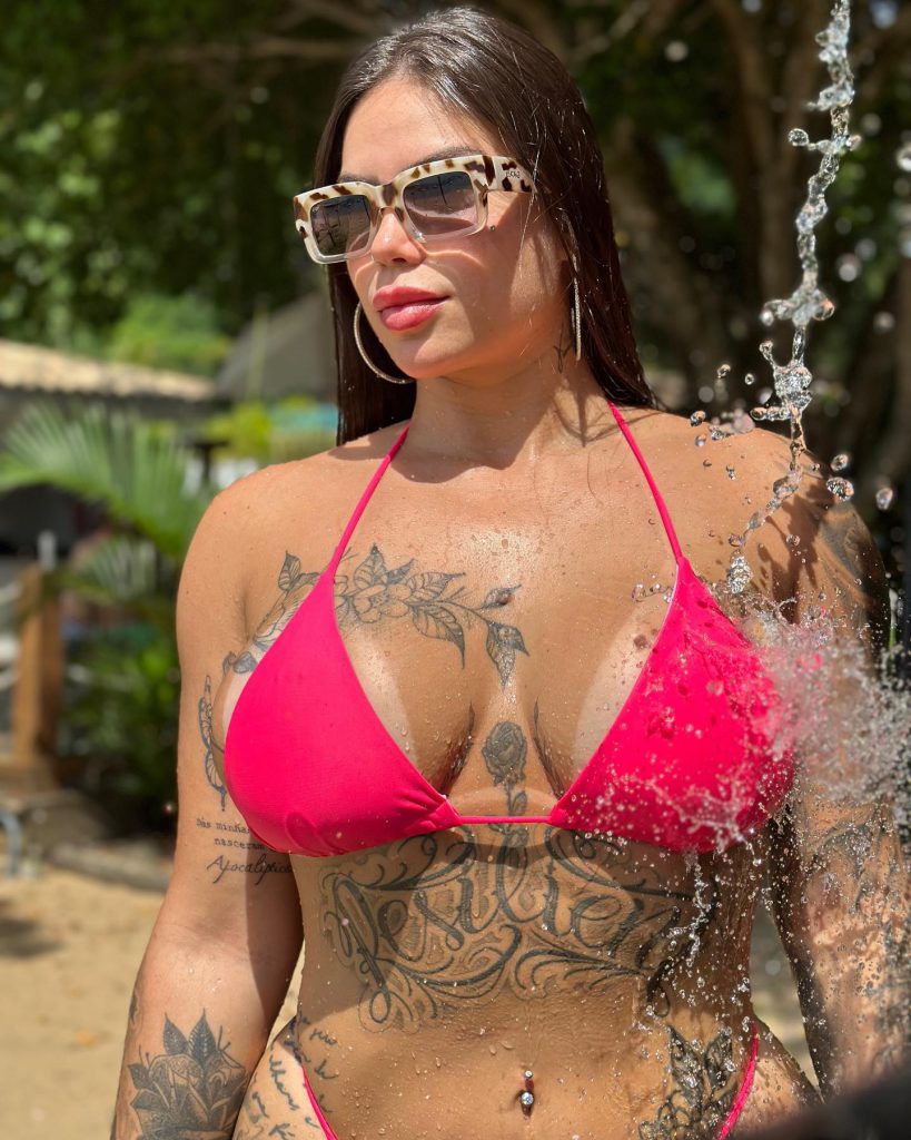 Anny Alves vê porno