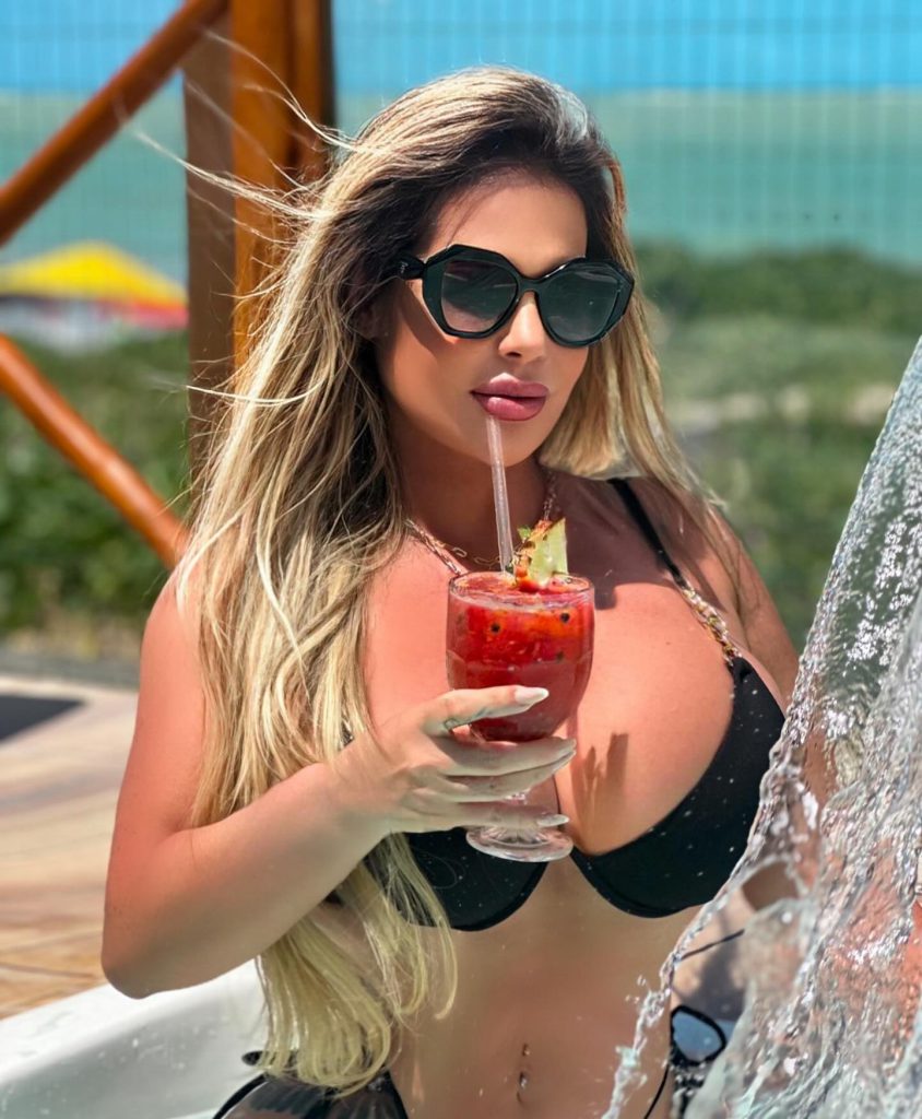 Denise Rocha feurig heiße bilder