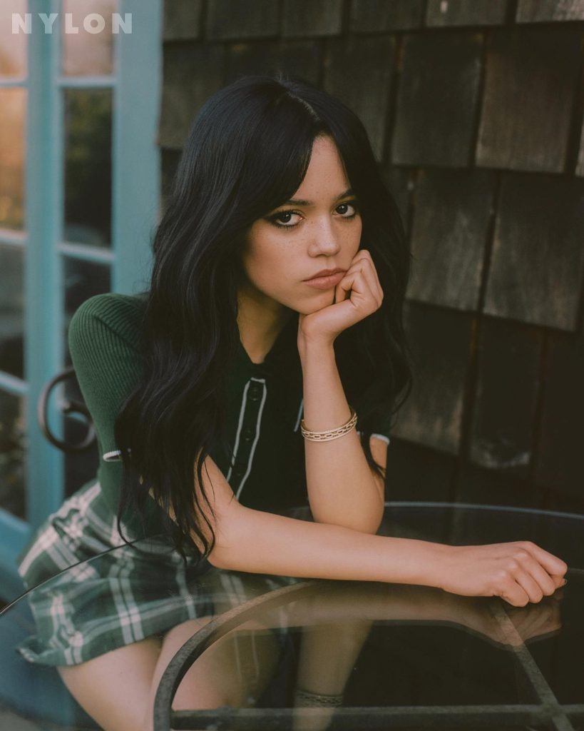 Jenna Ortega belas fotos nuas