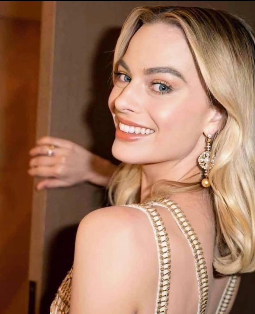 Margot Robbie olha xxx