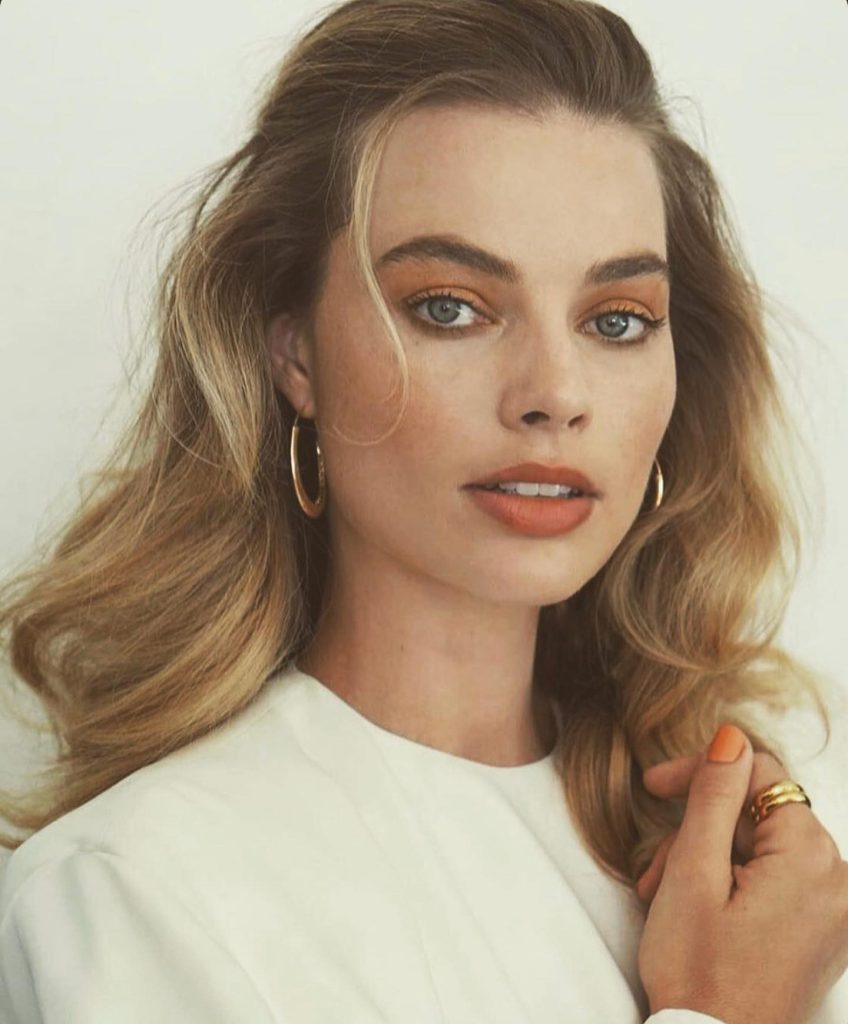 Margot Robbie posa nua fotos