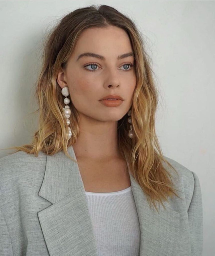 Margot Robbie stellt feuer sex dar