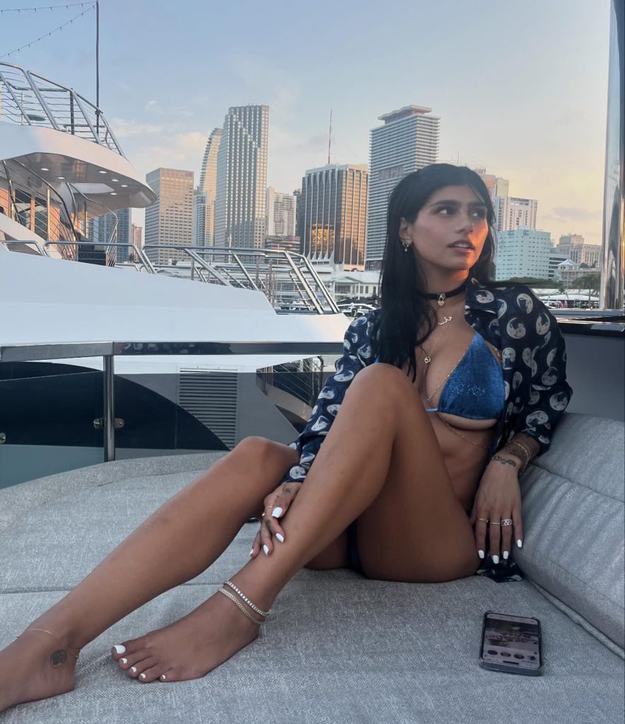 Mia Khalifa modellierung nackt bilder