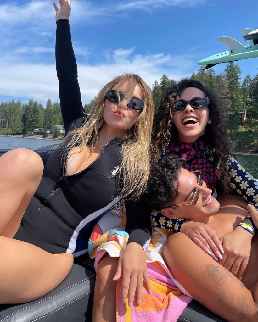 Sydney Sweeney stellt feuer sexy dar