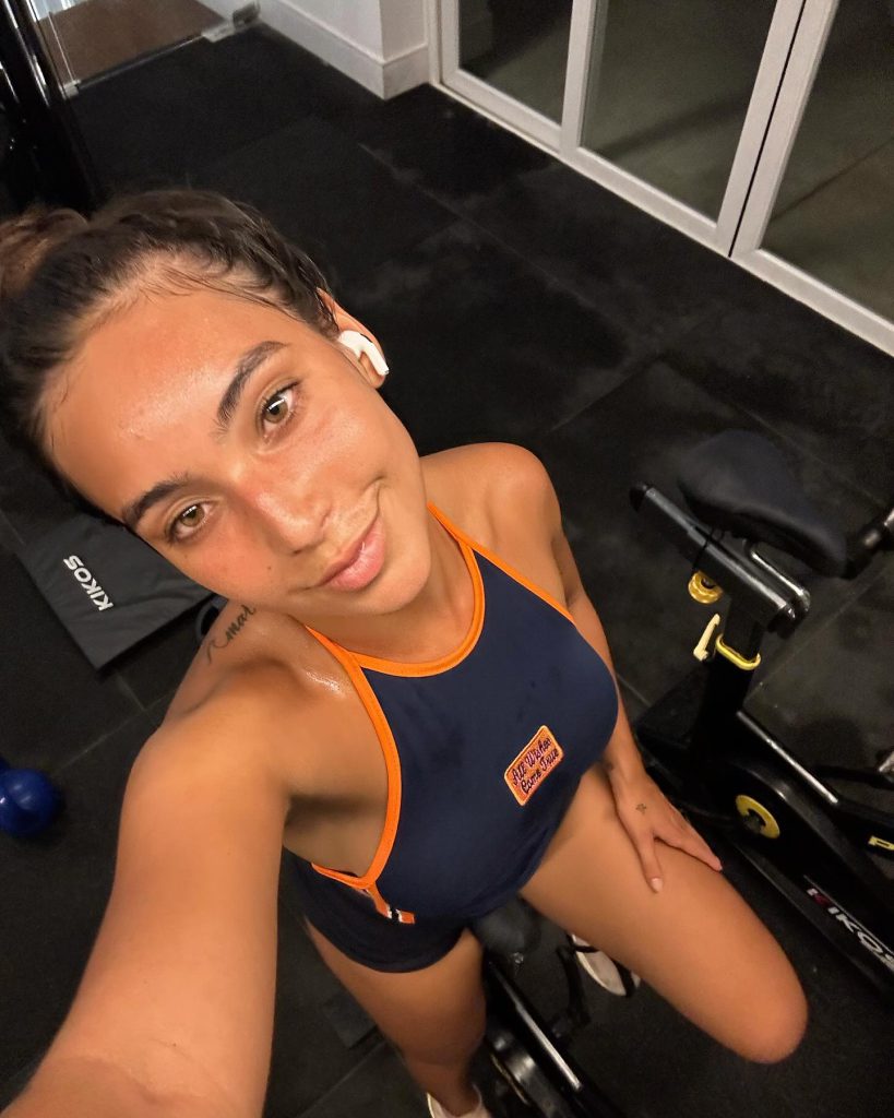 Vanessa Lopes sorri rata